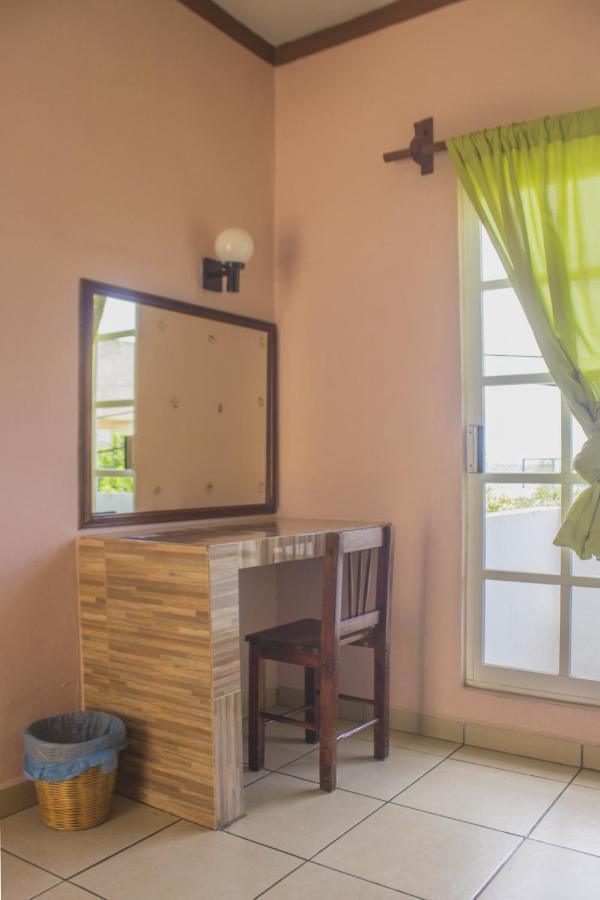 Hotel Casa Juanita プエルト・エスコンディード エクステリア 写真